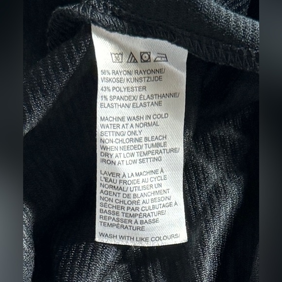 **LIKE NEW** - MEN’S “SAKS FIFTH AVENUE” 1/2 ZIP PULLOVER (BLACK) - LARGE - Picture 5 of 5